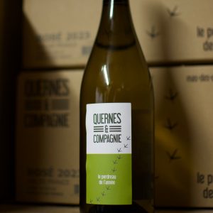 le perdreau de l'année blanc, vin blanc, gens et pierres