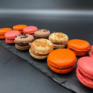 assortiment macarons, macarons, dessert, mignardises